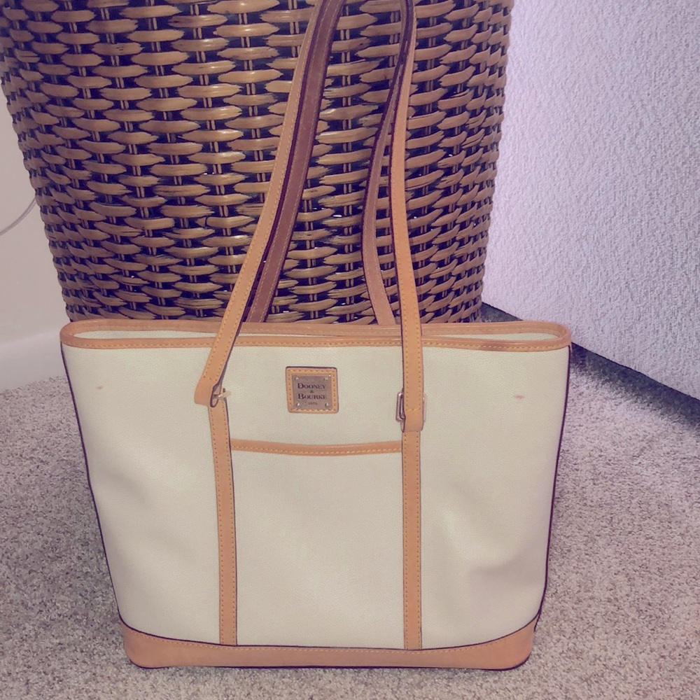 About to be deleted! Dooney & Bourke 1975 Tote